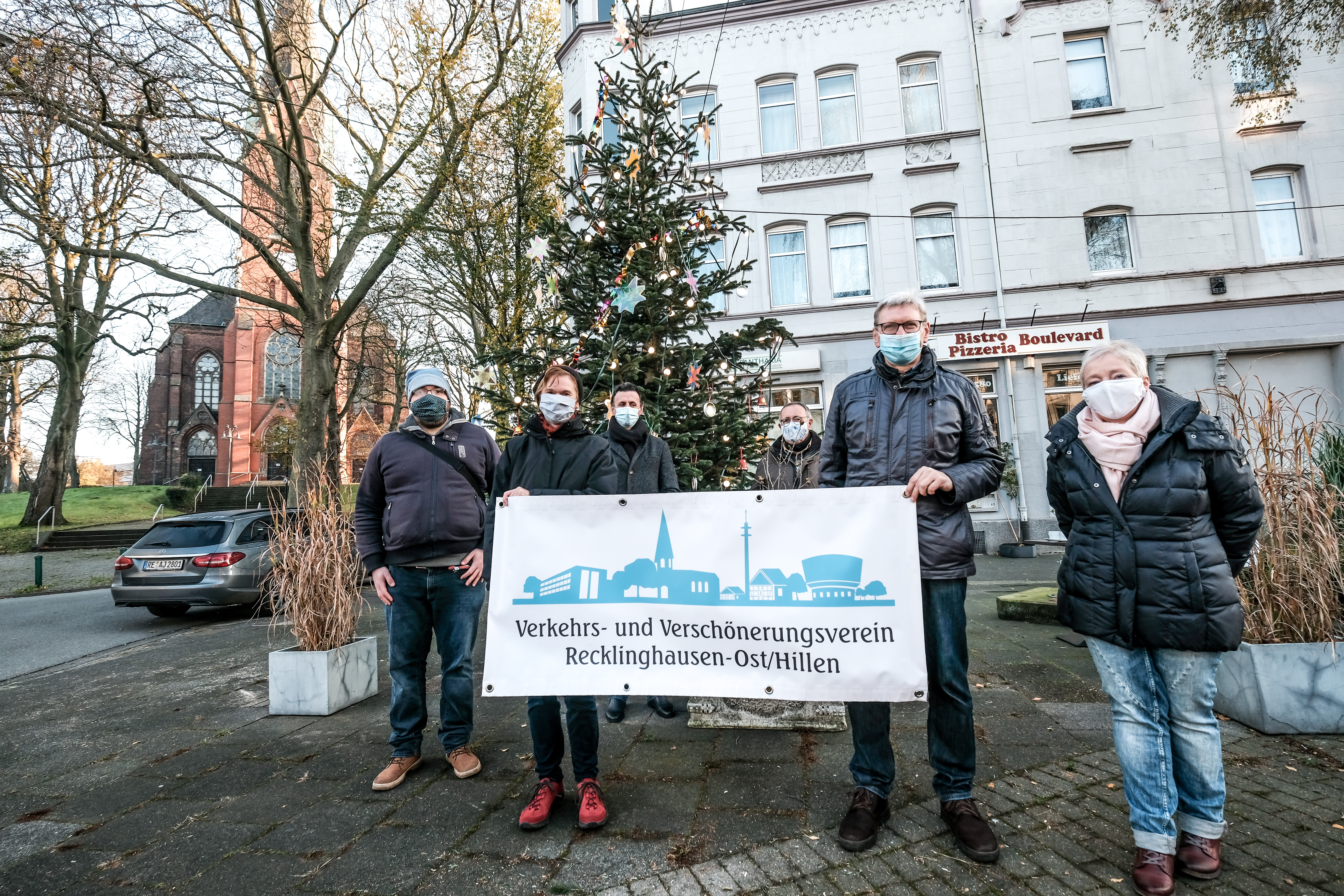 Aufstellen des Weihnachtsbaum 2020